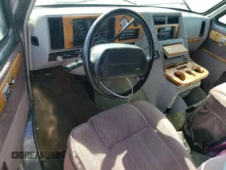 1994 Chevrolet Chevy Van z VIN 1GBEG25K5RF123489, wystawiony jako Copart lot #79491854 z przebiegiem 82 970 mil mil oraz Szkoda całkowita • Salvage title. Historia ofert i sprzedaży dostępna na DreamBid. Obrazek 8.