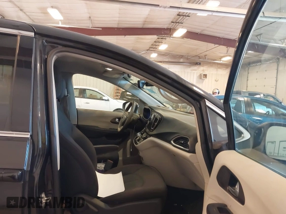 2017 Chrysler Pacifica Touring with VIN 2C4RC1DG3HR571477, listed as a IAAI auction lot 42040872 with 112,028 mi miles and . Bid and sale history available at DreamBid. Image 5.