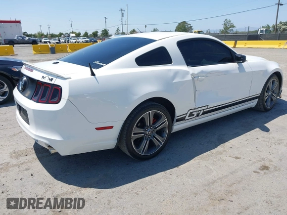 2013 Ford Mustang V6 z VIN 1ZVBP8AM4D5271864, wystawiony jako IAAI lot #42427887 z przebiegiem 149 530 mil mil oraz . Historia ofert i sprzedaży dostępna na DreamBid. Obrazek 4.