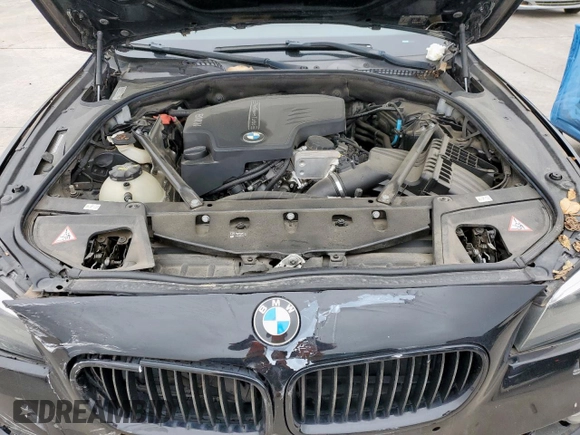 2016 BMW 5 Series 528i z VIN WBA5A5C57GG348593, wystawiony jako Copart lot #55469335 z przebiegiem 93 627 mil mil oraz Szkoda całkowita • Salvage title. Historia ofert i sprzedaży dostępna na DreamBid. Obrazek 11.