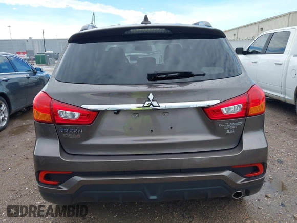 2018 Mitsubishi Outlander SEL z VIN JA4AP4AW4JU018385, wystawiony jako IAAI lot #42460235 z przebiegiem 83 910 mil mil oraz . Historia ofert i sprzedaży dostępna na DreamBid. Obrazek 16.