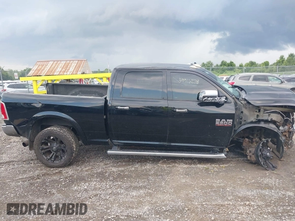 2013 Ram 2500 Laramie z VIN 3C6UR5FL0DG516938, wystawiony jako IAAI lot #39916278 z przebiegiem 198 845 mil mil oraz . Historia ofert i sprzedaży dostępna na DreamBid. Obrazek 14.