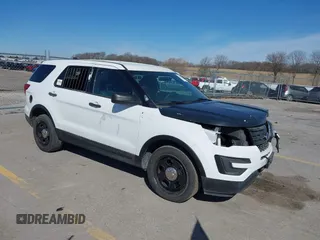 2019 Ford Police Interceptor Utility z VIN 1FM5K8ARXKGB28408, wystawiony jako IAAI lot #41883272 z przebiegiem 114 328 mil mil oraz . Historia ofert i sprzedaży dostępna na DreamBid. Obrazek 1.