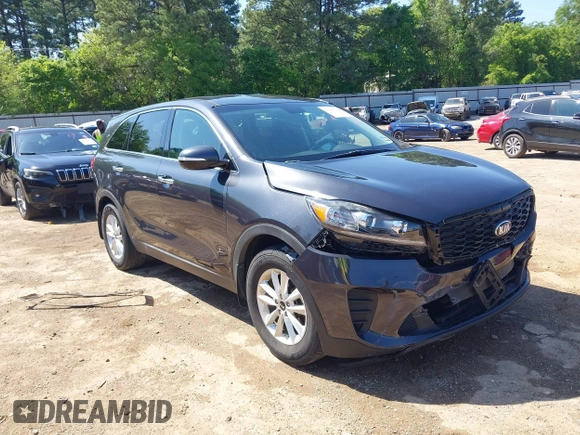 2019 Kia Sorento LX z VIN 5XYPG4A35KG529645, wystawiony jako IAAI lot #41995339 z przebiegiem 106 827 mil mil oraz . Historia ofert i sprzedaży dostępna na DreamBid. Obrazek 1.
