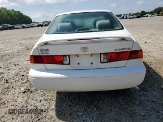 2001 Toyota Camry CE z VIN 4T1BG22K11U848960, wystawiony jako Copart lot #57259655 z przebiegiem 219 477 mil mil oraz Szkoda całkowita • Salvage title. Historia ofert i sprzedaży dostępna na DreamBid. Obrazek 6.