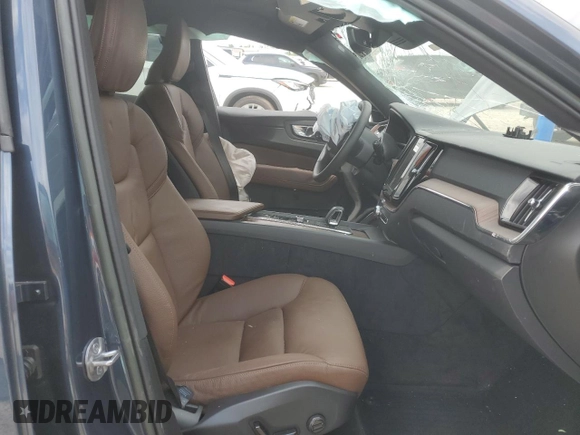 2023 Volvo XC60 Plus Dark Theme z VIN YV4H60DLXP1338593, wystawiony jako Copart lot #54832565 z przebiegiem 17 406 mil mil oraz Nie do naprawy • Non repairable. Historia ofert i sprzedaży dostępna na DreamBid. Obrazek 7.
