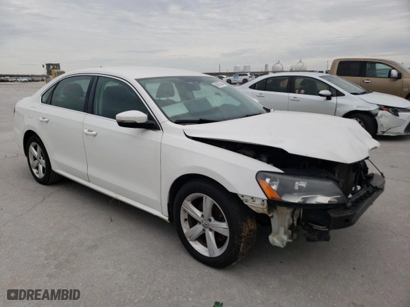 2014 Volkswagen Passat SE with VIN 1VWBP7A3XEC009507, listed as a Copart auction lot 84670454 with 0 mi miles and Salvage Title. Bid and sale history available at carsss.com. Image 4.