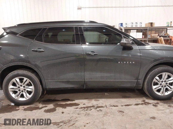 2020 Chevrolet Blazer LT z VIN 3GNKBHRS2LS529797, wystawiony jako IAAI lot #41725280 z przebiegiem 60 047 mil mil oraz . Historia ofert i sprzedaży dostępna na DreamBid. Obrazek 14.