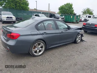 2018 BMW 3 Series 340i xDrive z VIN WBA8B7C52JA576565, wystawiony jako IAAI lot #42187346 z przebiegiem 59 429 mil mil oraz . Historia ofert i sprzedaży dostępna na DreamBid. Obrazek 4.