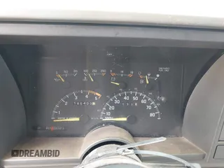 1994 GMC Suburban z VIN 1GKEC16K2RJ750376, wystawiony jako IAAI lot #42278734 z przebiegiem 185 403 mil mil oraz . Historia ofert i sprzedaży dostępna na DreamBid. Obrazek 7.