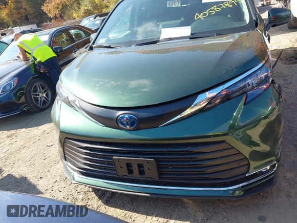 2024 Toyota Sienna XLE with VIN 5TDJSKFC2RS147426, listed as a IAAI auction lot 40587895 with 2,143 mi miles and . Bid and sale history available at DreamBid. Image 12.