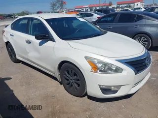 2015 Nissan Altima 2.5 SV with VIN 1N4AL3AP7FC168658, listed as a IAAI auction lot 42044500 with 185,968 mi miles. Bid and sale history available at carsss.com. Image 1.