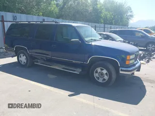 1998 GMC Suburban z VIN 3GKFK16R3WG515941, wystawiony jako IAAI lot #42499067 z przebiegiem 241 910 mil mil oraz . Historia ofert i sprzedaży dostępna na DreamBid. Obrazek 1.