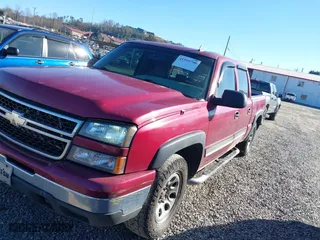 2006 Chevrolet Silverado 1500 LT2 with VIN 2GCEK13T861189215, listed as a IAAI auction lot 41595790 with 257,724 mi miles. Bid and sale history available at carsss.com. Image 17.