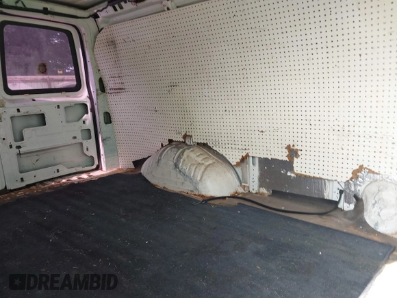 2005 Chevrolet Express Cargo z VIN 1GCFG15X351177337, wystawiony jako IAAI lot #42797099 z przebiegiem 213 881 mil mil oraz . Historia ofert i sprzedaży dostępna na DreamBid. Obrazek 8.