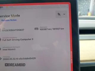 2018 Tesla Model 3 Long Range Battery z VIN 5YJ3E1EB6JF105837, wystawiony jako IAAI lot #41763460 z przebiegiem 100 387 mil mil oraz . Historia ofert i sprzedaży dostępna na DreamBid. Obrazek 7.