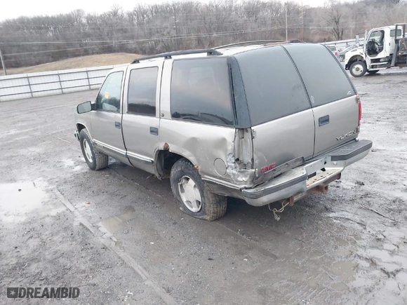 1999 GMC Yukon with VIN 1GKEK13R7XJ753243, listed as a IAAI auction lot 41231957 with 207092 miles. Bid and sale history available at carsss.com. Image 3.
