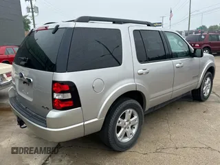 2008 Ford Explorer XLT z VIN 1FMEU73E58UA06810, wystawiony jako Copart lot #60109665 z przebiegiem 125 148 mil mil oraz Czysty tytuł • Clean title. Historia ofert i sprzedaży dostępna na DreamBid. Obrazek 4.