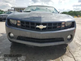 2011 Chevrolet Camaro 2LT z VIN 2G1FC3DD8B9157843, wystawiony jako Copart lot #56409905 z przebiegiem 60 097 mil mil oraz Szkoda całkowita • Salvage title. Historia ofert i sprzedaży dostępna na DreamBid. Obrazek 5.
