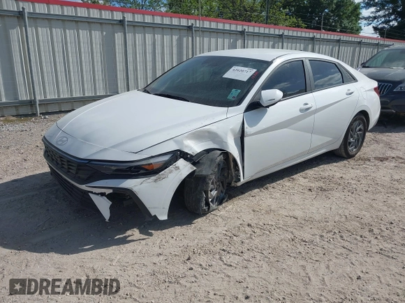 2024 Hyundai Elantra SEL с VIN KMHLM4DG4RU642352, выставлен на аукционе IAAI как лот 42020717 с пробегом 28 515 миль миль и . История ставок и продаж доступна на DreamBid. Изображение 17.