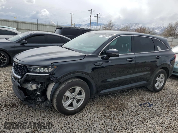 2021 Kia Sorento LX z VIN 5XYRG4LC7MG006894, wystawiony jako Copart lot #51697305 z przebiegiem 99 284 mil mil oraz Szkoda całkowita • Salvage title. Historia ofert i sprzedaży dostępna na DreamBid. Obrazek 1.