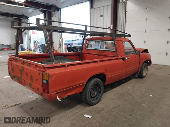 1983 Toyota Pickup z VIN JT4RN44R8D1137485, wystawiony jako IAAI lot #41741970 z przebiegiem 328 446 mil mil oraz . Historia ofert i sprzedaży dostępna na DreamBid. Obrazek 4.