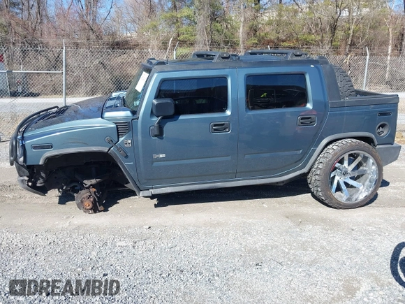 2005 Hummer H2 SUT with VIN 5GRGN22U85H107090, listed as a IAAI auction lot 41514241 with 202,119 mi miles. Bid and sale history available at carsss.com. Image 15.