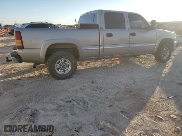 2001 GMC Sierra 1500HD SLE z VIN 1GTGC13UX1F202868, wystawiony jako Copart lot #43929435 z przebiegiem 271 152 mil mil oraz Szkoda całkowita • Salvage title. Historia ofert i sprzedaży dostępna na DreamBid. Obrazek 3.
