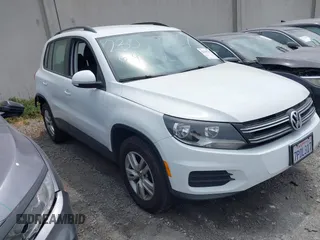 2015 Volkswagen Tiguan S z VIN WVGAV7AX7FW564563, wystawiony jako IAAI lot #42369715 z przebiegiem 27 976 mil mil oraz . Historia ofert i sprzedaży dostępna na DreamBid. Obrazek 1.