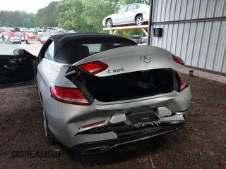 2017 Mercedes-Benz C 300 z VIN WDDWK4JB5HF518387, wystawiony jako IAAI lot #42150707 z przebiegiem 90 000 mil mil oraz . Historia ofert i sprzedaży dostępna na DreamBid. Obrazek 6.
