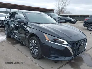 2024 Nissan Altima SV z VIN 1N4BL4DV9RN401470, wystawiony jako IAAI lot #41564498 z przebiegiem 4 250 mil mil oraz . Historia ofert i sprzedaży dostępna na DreamBid. Obrazek 1.