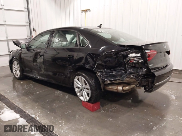 2019 Volkswagen Passat Wolfsburg Edition z VIN 1VWLA7A36KC004077, wystawiony jako IAAI lot #42164379 z przebiegiem 50 498 mil mil oraz . Historia ofert i sprzedaży dostępna na DreamBid. Obrazek 3.