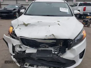 2019 Kia Sorento L with VIN 5XYPG4A38KG555012, listed as a IAAI auction lot 41772285 with 111,685 mi miles. Bid and sale history available at carsss.com. Image 6.