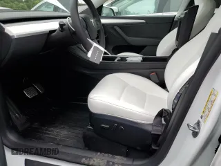 2024 Tesla Model Y Long Range with VIN 7SAYGDEE3RA300642, listed as a Copart auction lot 60530375 with 8,361 mi miles and Salvage title. Bid and sale history available at DreamBid. Image 7.