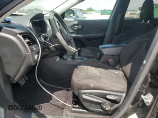 2019 Jeep Cherokee Latitude z VIN 1C4PJMCB8KD212964, wystawiony jako Copart lot #56205015 z przebiegiem 116 443 mil mil oraz Szkoda całkowita • Salvage title. Historia ofert i sprzedaży dostępna na DreamBid. Obrazek 7.