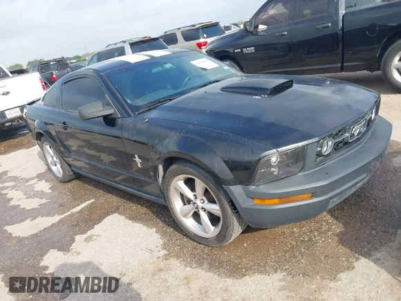2008 Ford Mustang Deluxe with VIN 1ZVHT80N385150555, listed as a IAAI auction lot 41951656 with 195,708 mi miles. Bid and sale history available at carsss.com. Image 1.