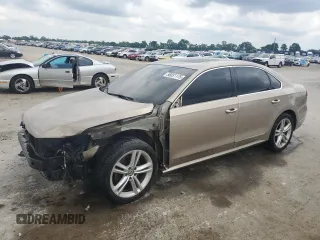 2015 Volkswagen Passat SEL Premium z VIN 1VWCV7A3XFC030563, wystawiony jako Copart lot #56851175 z przebiegiem 217 343 mil mil oraz Szkoda całkowita • Salvage title. Historia ofert i sprzedaży dostępna na DreamBid. Obrazek 1.