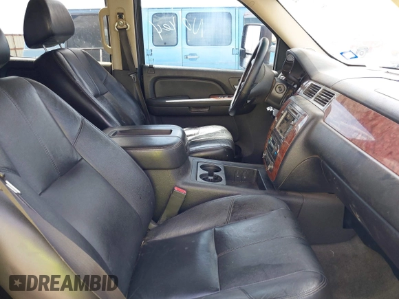 2007 Chevrolet Suburban LT with VIN 3GNGK26K07G156663, listed as a IAAI auction lot 42090632 with 278,818 mi miles and . Bid and sale history available at DreamBid. Image 5.