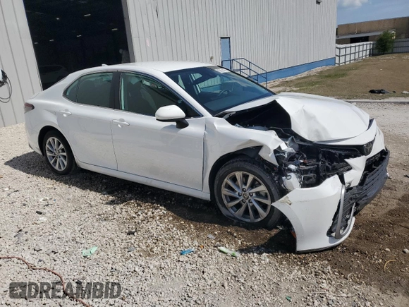 2023 Toyota Camry LE z VIN 4T1C11AK1PU770237, wystawiony jako Copart lot #55590655 z przebiegiem 50 980 mil mil oraz Szkoda całkowita • Salvage title. Historia ofert i sprzedaży dostępna na DreamBid. Obrazek 4.