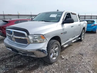 2015 Ram 1500 Big Horn z VIN 3C6RR7LT8FG711548, wystawiony jako IAAI lot #42059708 z przebiegiem 181 589 mil mil oraz . Historia ofert i sprzedaży dostępna na DreamBid. Obrazek 18.