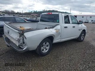 2019 Ram 1500 Express z VIN 1C6RR7FT7KS725455, wystawiony jako IAAI lot #40822242 z przebiegiem 120 799 mil mil oraz . Historia ofert i sprzedaży dostępna na DreamBid. Obrazek 4.