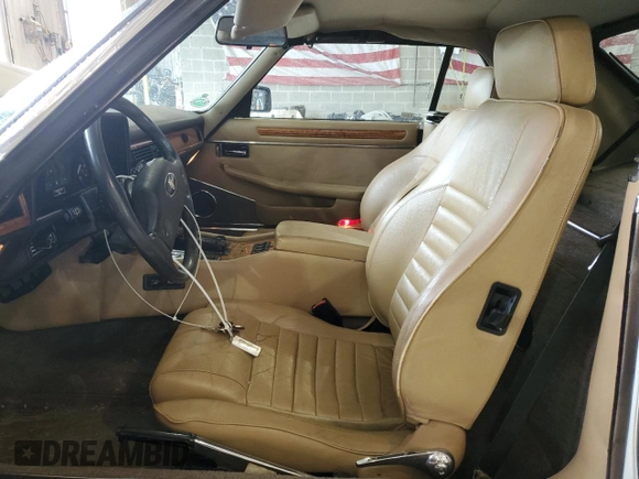 1989 Jaguar XJS z VIN SAJNV4847KC151989, wystawiony jako Copart lot #61401054 z przebiegiem 80 570 mil mil oraz Szkody całkowita. Historia ofert i sprzedaży dostępna na DreamBid. Obrazek 7.