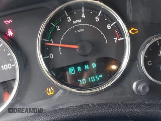 2017 Jeep Wrangler Unlimited Rubicon Recon z VIN 1C4HJWFG9HL592824, wystawiony jako IAAI lot #41427433 z przebiegiem 70 105 mil mil oraz . Historia ofert i sprzedaży dostępna na DreamBid. Obrazek 16.