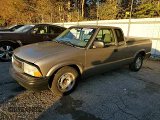 2003 GMC Sonoma with VIN 1GTCS19H638195758, listed as a Copart auction lot 83080674 with 152,104 mi miles and Salvage Title. Bid and sale history available at DreamBid. Image 1.
