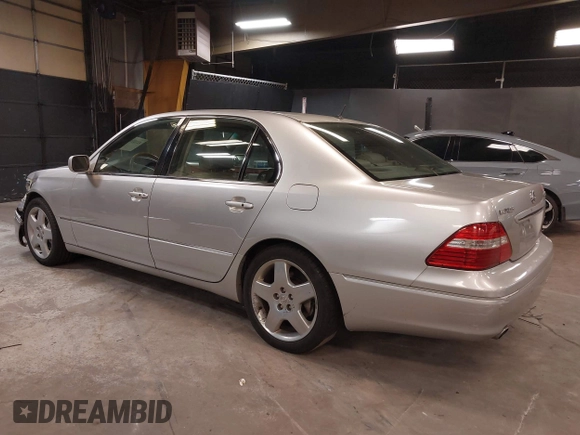 2004 Lexus LS 430 z VIN JTHBN36F840154239, wystawiony jako IAAI lot #42321185 z przebiegiem 117 073 mil mil oraz . Historia ofert i sprzedaży dostępna na DreamBid. Obrazek 3.