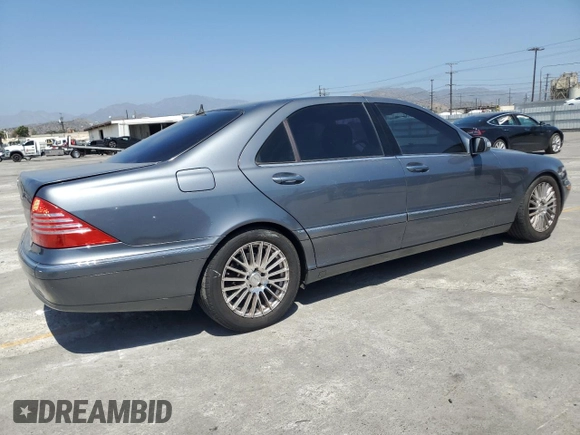 2005 Mercedes-Benz S 430 z VIN WDBNG70J15A451750, wystawiony jako Copart lot #58268095 z przebiegiem 129 776 mil mil oraz Szkoda całkowita • Salvage title. Historia ofert i sprzedaży dostępna na DreamBid. Obrazek 3.