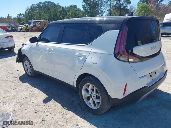 2024 Kia Soul LX with VIN KNDJ23AU0R7236315, listed as a IAAI auction lot 41818957 with 30,661 mi miles. Bid and sale history available at carsss.com. Image 3.