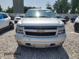 2012 Chevrolet Suburban LT z VIN 1GNSKJE73CR271477, wystawiony jako Copart lot #60445445 z przebiegiem Nie podano mil oraz Czysty tytuł • Clean title. Historia ofert i sprzedaży dostępna na DreamBid. Obrazek 5.