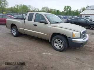 2005 Dodge Dakota SLT with VIN 1D7HE42K75S176815, listed as a IAAI auction lot 42160096 with 121,671 mi miles and . Bid and sale history available at carsss.com. Image 1.