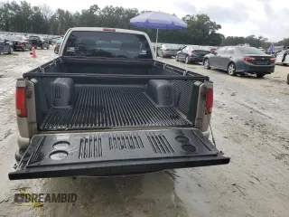 2002 GMC Sonoma SLS with VIN 1GTCS19W528254439, listed as a Copart auction lot 86689724 with 171,916 mi miles and Salvage Title. Bid and sale history available at carsss.com. Image 6.